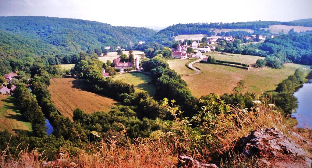 La Maison De Cure Hotell Domecy-sur-Cure Eksteriør bilde